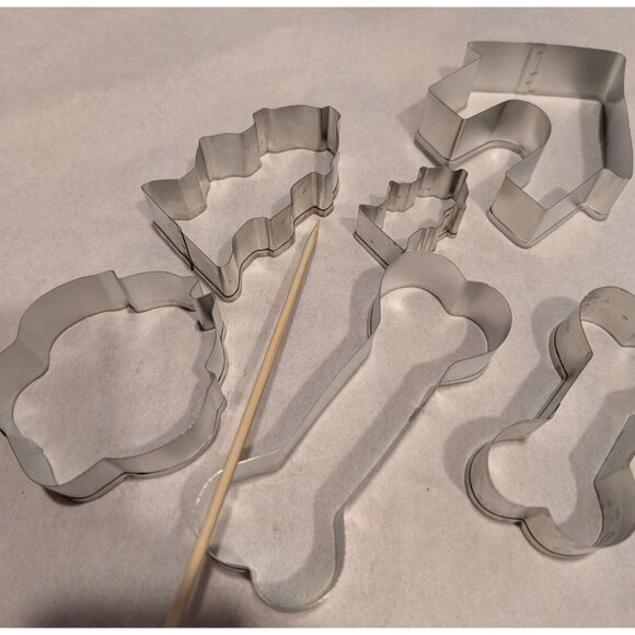 Dog Themed Cookie Cutter Set Dog House Bone fire Hydrant - Picture 4 of 13